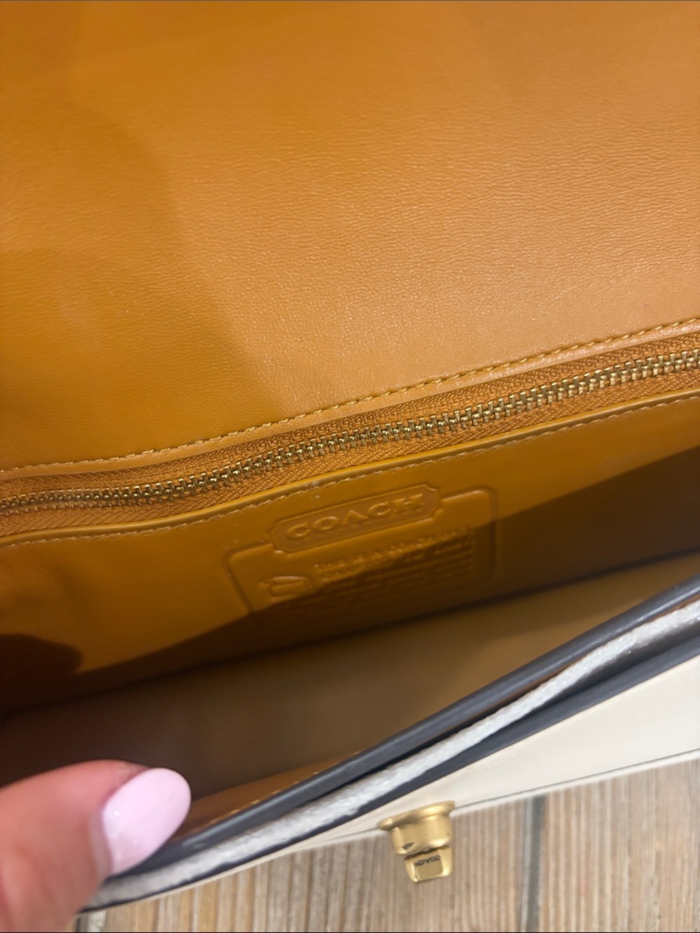 Coach Cream Leather Crossbody with Gold Chain Strap (extra straps) - Picture 3 of 5